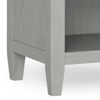Mesa de noche de madera maciza Sterling de 24 pulgadas de ancho