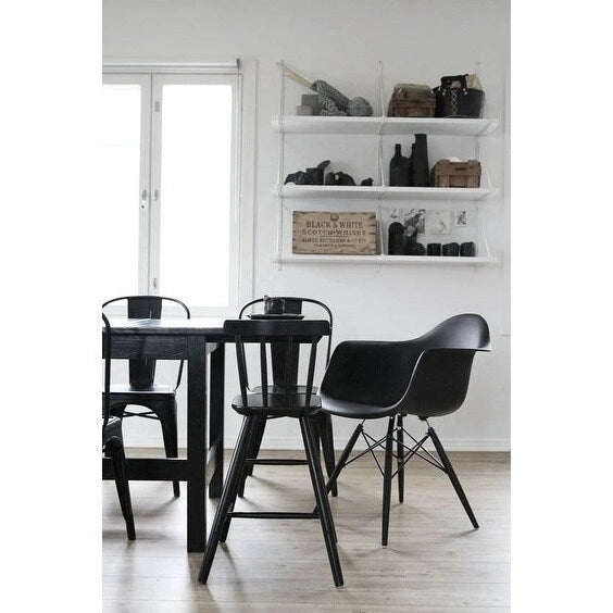 Sillón de comedor Eiffel con asiento moldeado